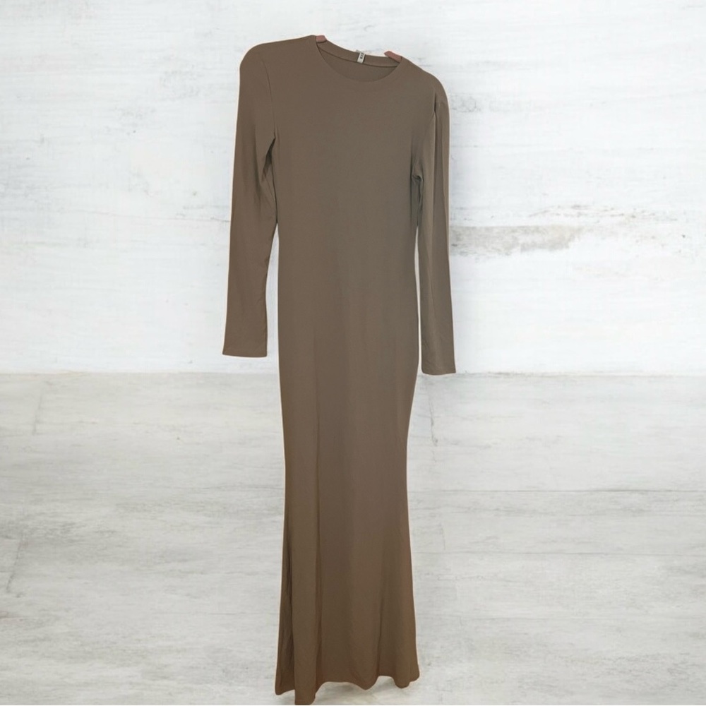 ReoRia Long Sleeve Maxi Dress in Taupe Brown